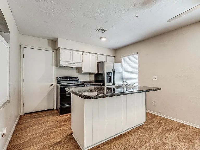 3312 Gwendolyn Ln — Photo 9