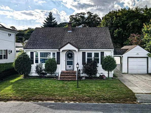 42 8th Ave, Woonsocket, RI 02895