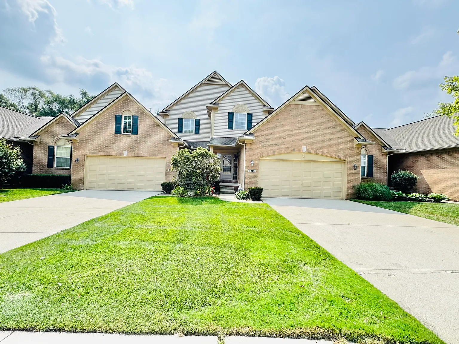 3 bed, 2.5 bath, 1586 sqft, $2,700 — Photo 1