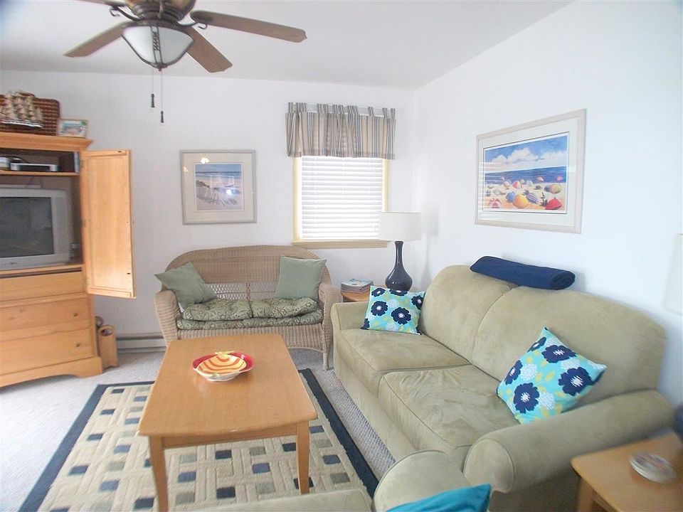2nd image of 226 58th St #1