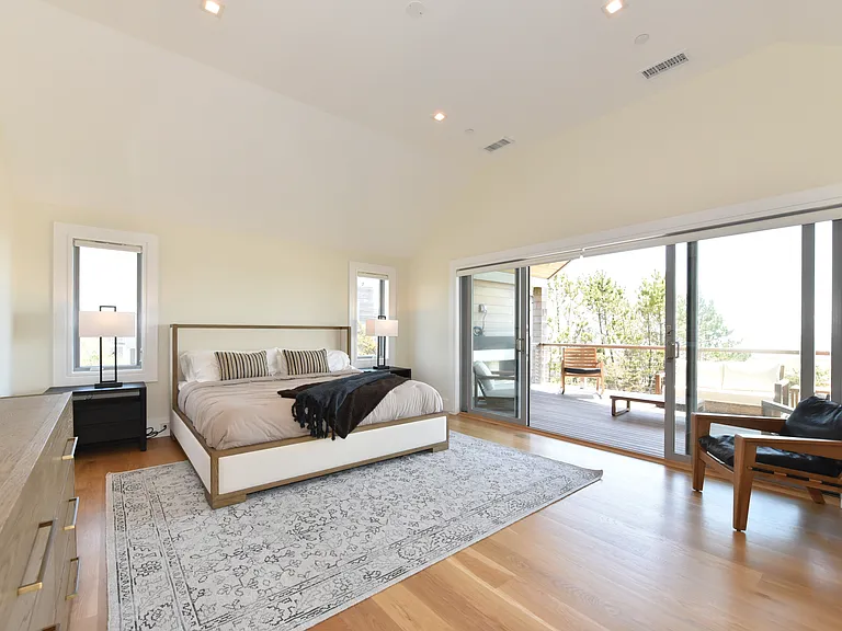 451 Dune Rd — Photo 32