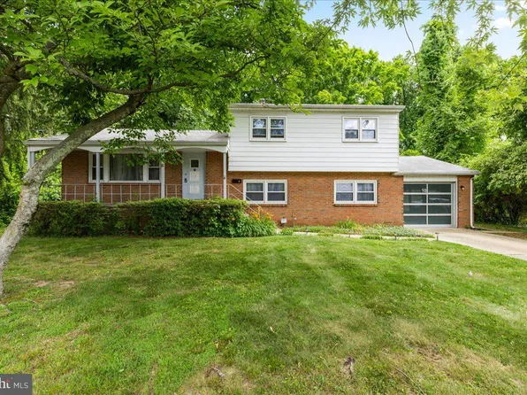 10 Stonicker Dr, Lawrence Township, NJ 08648