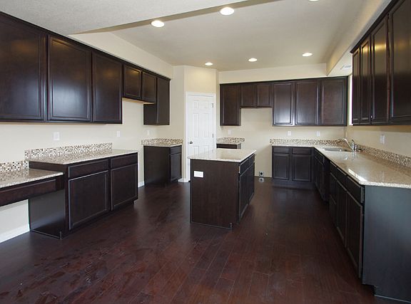 4th image of 9417 Fairway Glen Cir