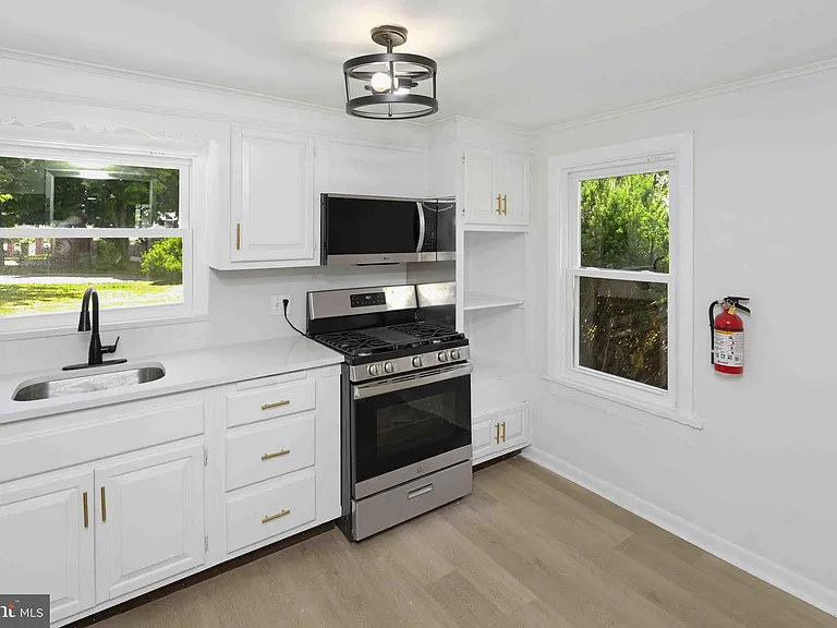 828 Mill St — Photo 6