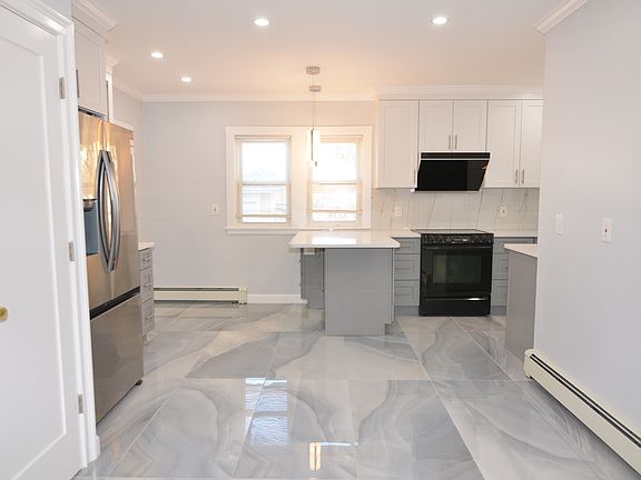 3rd image of 31 Quincy St Unit 1