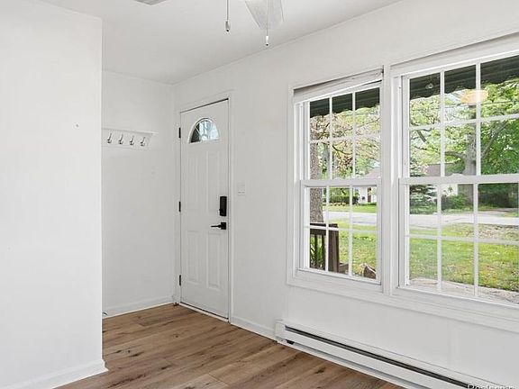 5th image of 2101 Knollwood St
