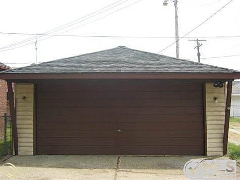 261-845107 Garage.JPG