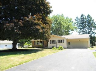 237 Birch Ln, Webster, NY 14580