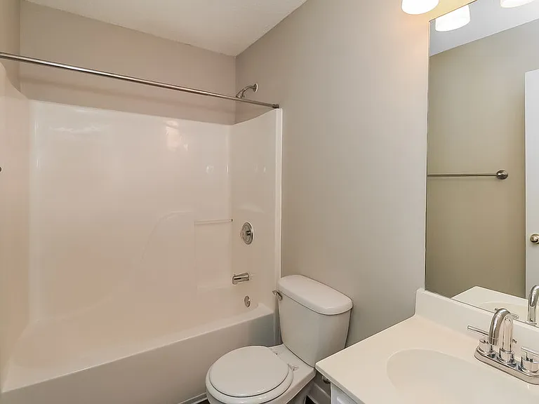 128 Alexander Dr — Photo 17
