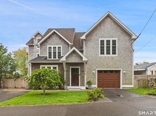 25 Brocketts Point Road, Branford, CT 06405