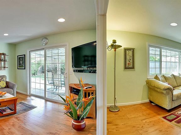 2nd image of 812 Corvallis Dr