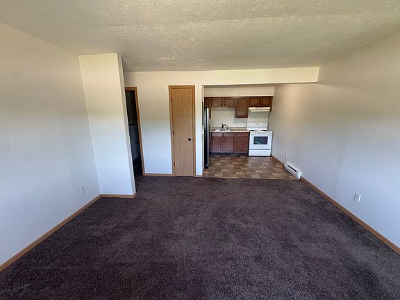 4th image of 647 Kellogg Ave #1