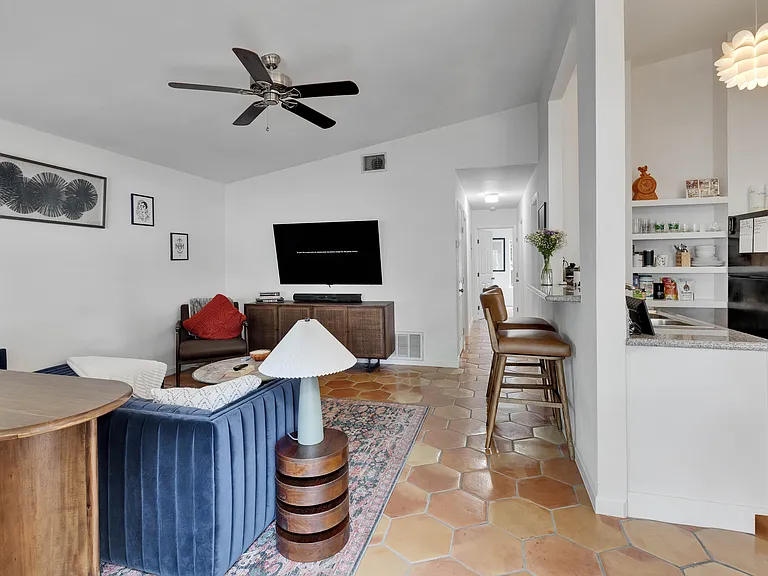208 Flournoy Dr #A — Photo 2