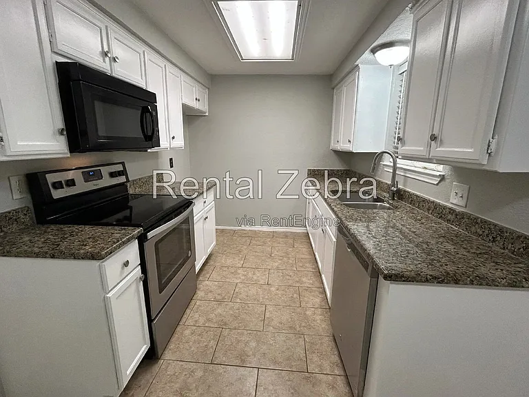 6005 Lindy Ln — Photo 5
