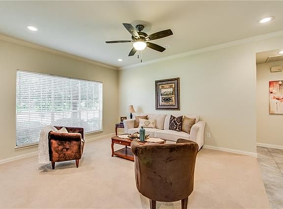 5th image of 4413 Bellaire Dr S APT 107S