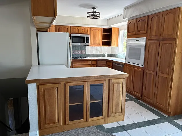 4 bed, 2308 sqft, $3,350 — Photo 4