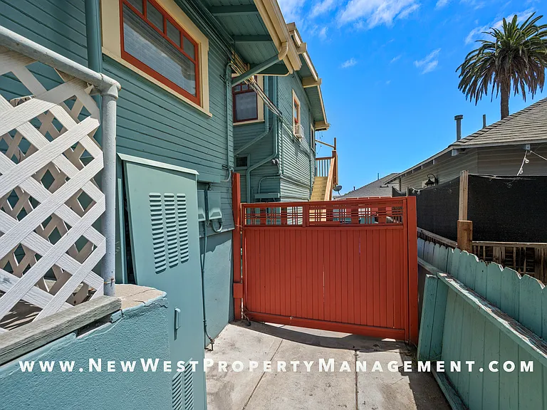 2417 Market St — Photo 33