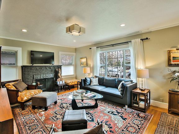 2nd image of 733 35th St