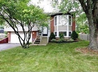 221 Cheshire Ct, Bolingbrook, IL 60440