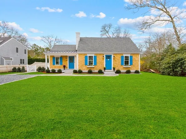 9 English St, East Falmouth, MA 02536