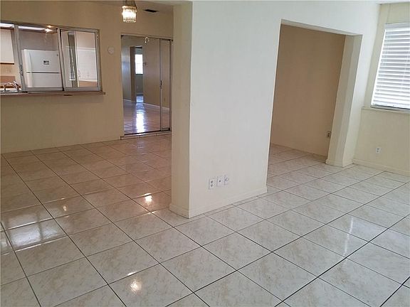 3rd image of 3961 NW 45th Ave