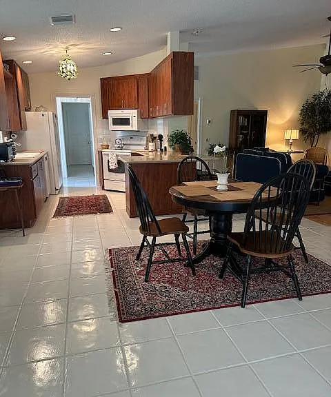 1880 SW Springfield Ct — Photo 33