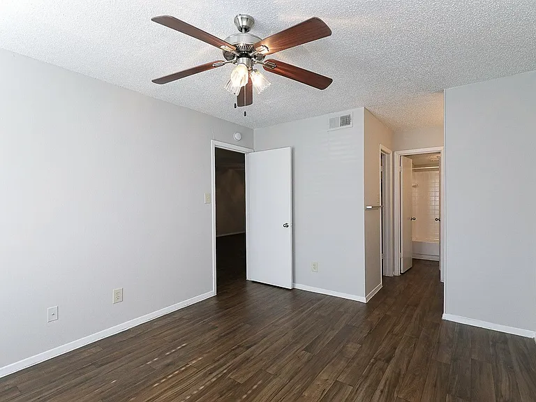 City Crest Apartments — Photo 135