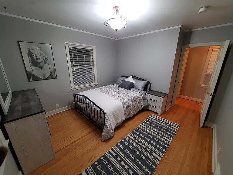 220 W 21st St #3 — Photo 12