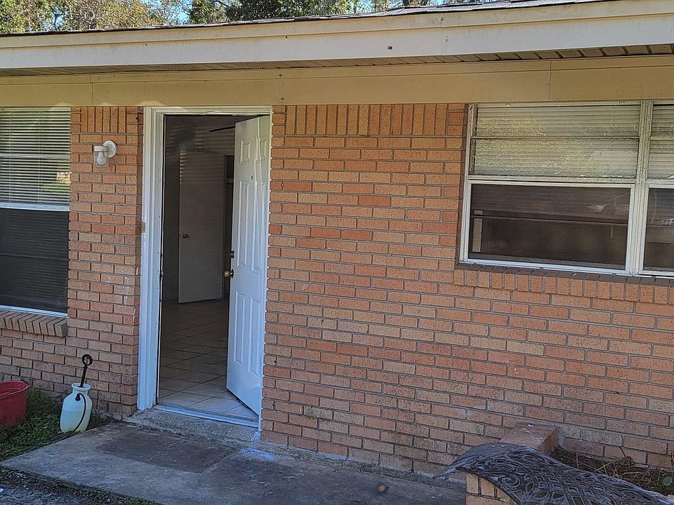 2nd image of 2033 Bradford Dr #B
