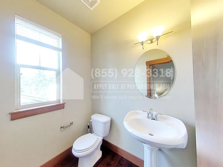 3800 NE 3rd Pl — Photo 17