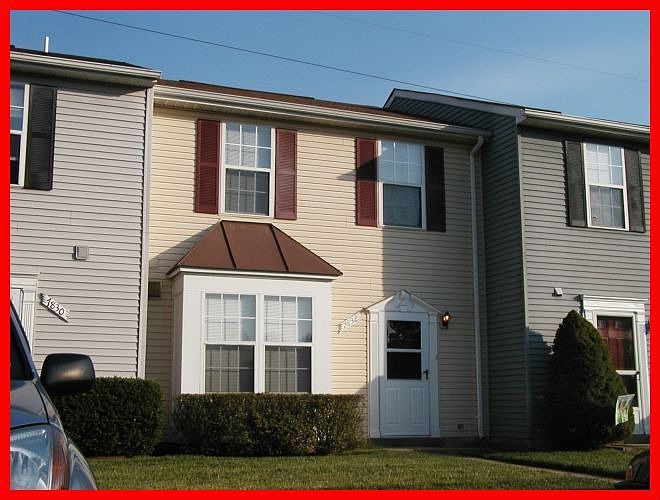 3BR/1Full/1Half townhome