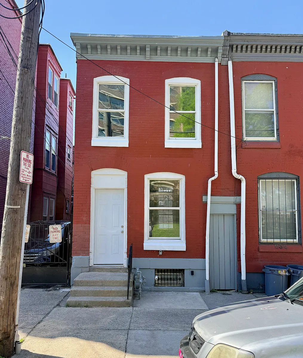 Building Photo - 838 Franklin St