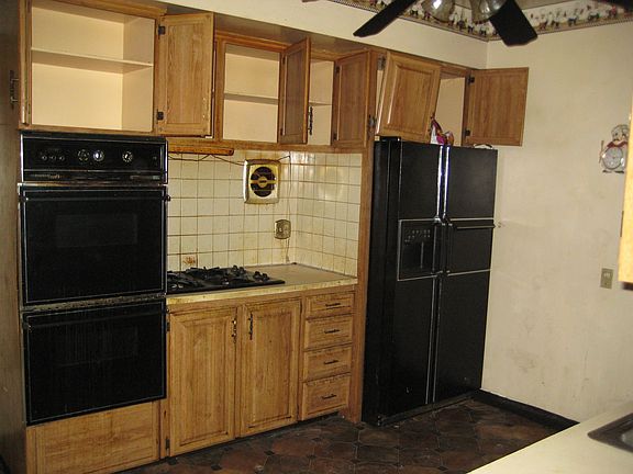 4th image of 3937 Trowbridge Ave