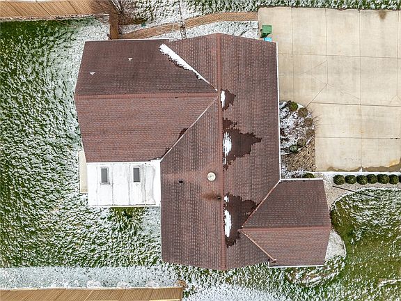 3rd image of 305 S Vandemark Rd