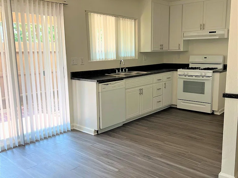 1BR, 1BA-707SF