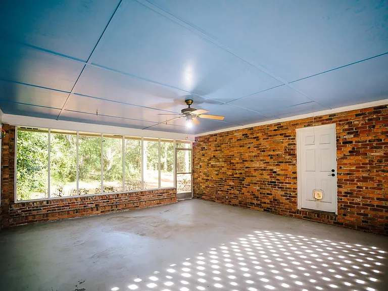 1301 Normandy Rd — Photo 2