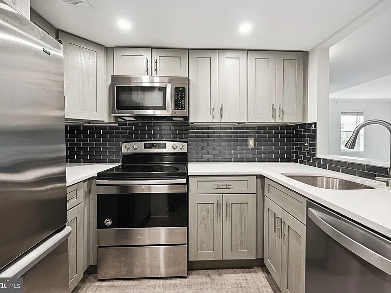 1727 R St NW #502 — Photo 6