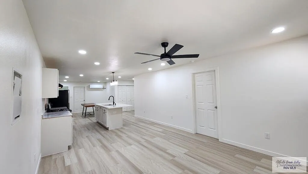 3 bed, 2.0 bath, 1200 sqft, $1,750 — Photo 4