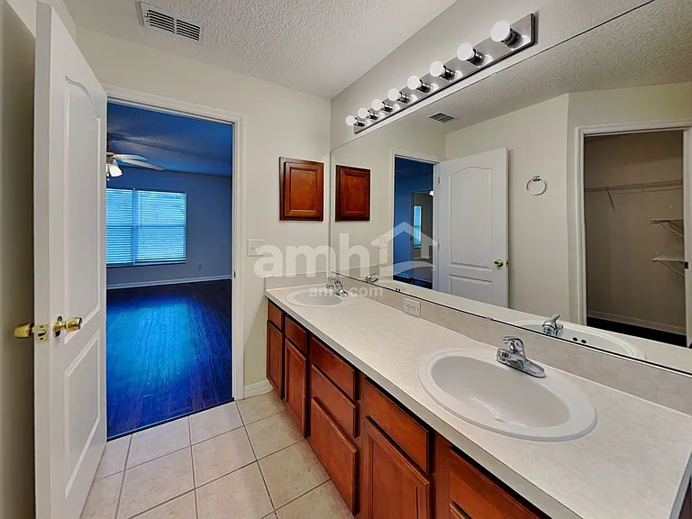648 Winding Lake Dr — Photo 12