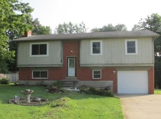 558 Oak Dr, Radcliff, KY 40160