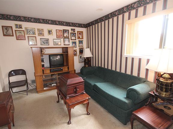 5th image of 45 Pamela Ln