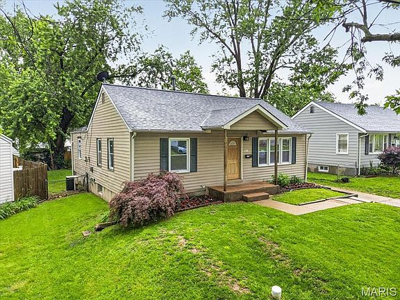 2nd image of 9816 Meadow View Dr