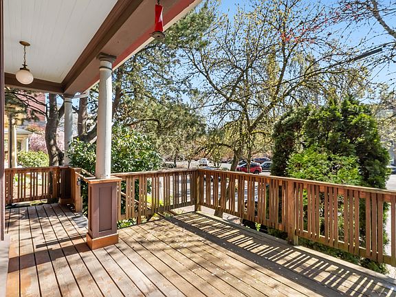 4th image of 111 N Monroe St