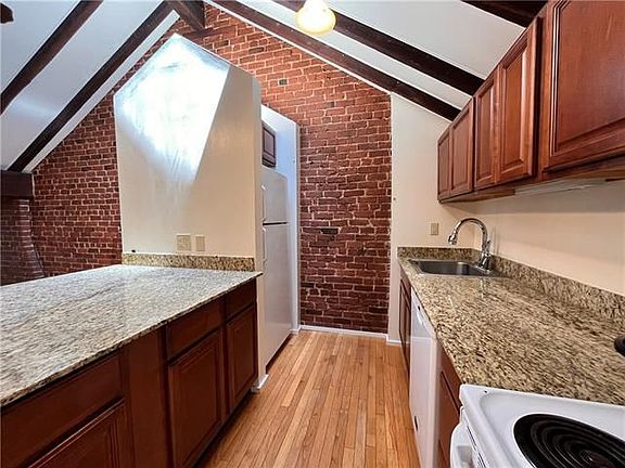 3rd image of 528 Royal St APT 7