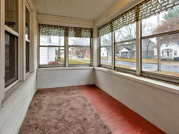 3rd image of 315 12th Avenue W