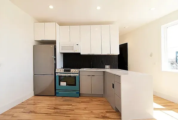 Building Photo - 33-29 Astoria Blvd N #2B