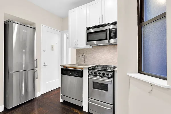 Rented by Cooper & Cooper Real Estate | media 23