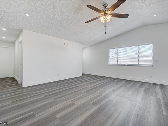 5th image of 557 Chandler St