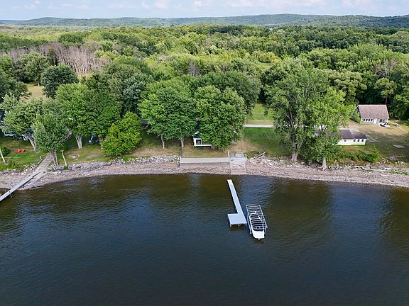 3rd image of 502 Duck Point Road