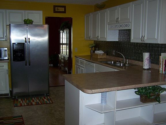 3rd image of 907 Cypress Ct